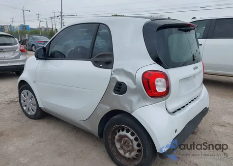 2016 Smart Fortwo Pure z USA, uszkodzony, nr VIN WMEFJ5DA3GK153253